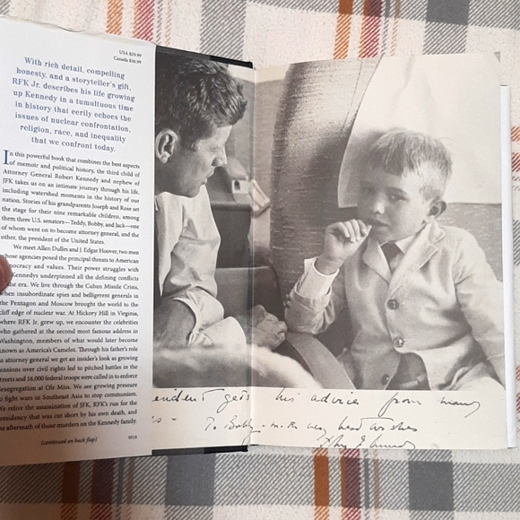 Robert f. Kennedy,JR BOOK - Picture 3 of 3